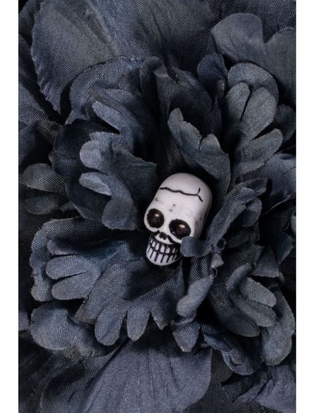 RAMO DE FLORES NEGRAS Y CALAVERAS