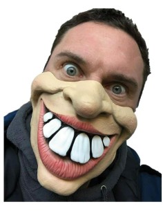 MEDIA MÁSCARA DE LÁTEX BUCKIE